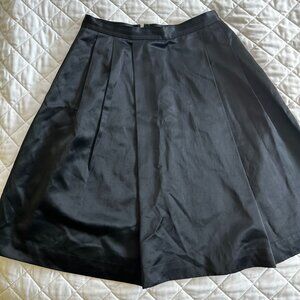 Kate Spade Black Pleated Satiny skirt sz. 8
